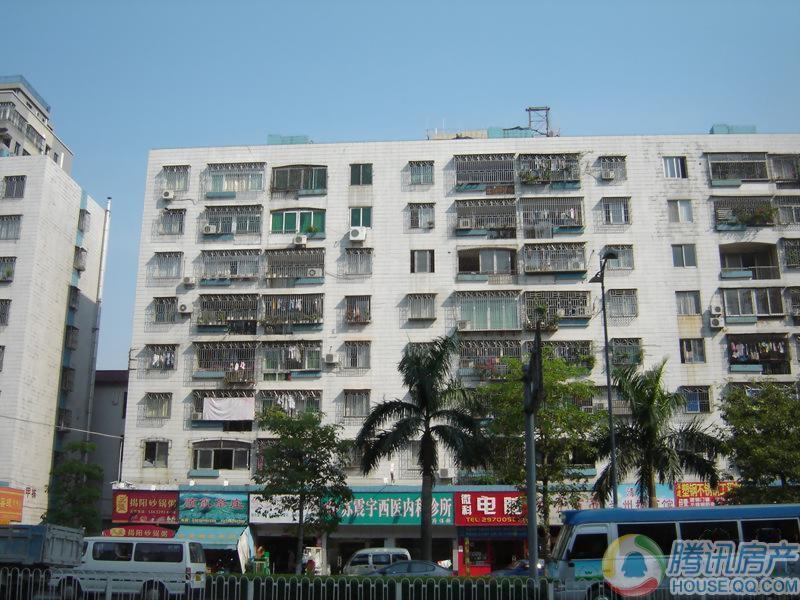 > 宝城花园外景图